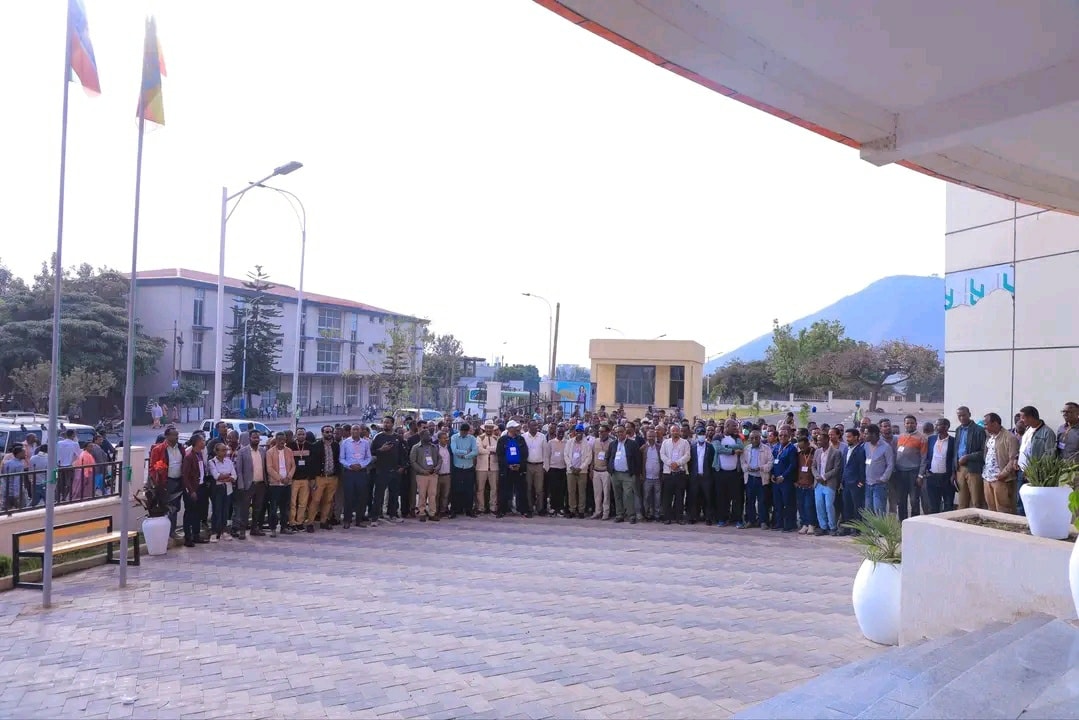 በብልፅግና ፓርቲ የሲዳማ ክልል ቅርንጫፍ ጽ/ቤት 2ተኛ ዙር ሰልጣኝ አመራሮች በሐዋሳ ከተማ እና በዙሪያው የተሰሩ የልማት ስራዎችን ተዘዋውረው ጎብኝተዋል።