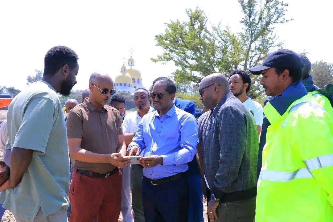 የሲዳማ ክልል ከፍተኛ የመንግስት የስራ ሀላፊዎች በሀዋሳ ከተማ የተከናወኑ የኮሪደር ልማት ሥራዎችን እና የሀይቅ ዳርቻ ልማት ፕሮጀክትን ጎበኙ።