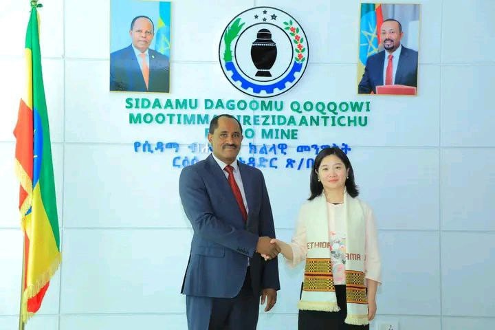 ርዕሰ መስተዳድር አቶ ደስታ ሌዳሞ ከኢትዮጵያ -ቻይና ወዳጅነትና ትብብር ኮሚቴ ሊቀ መንበር ቤቲ ዡ ጋር በጋራ በሚሰራባቸው ጉዳዮች የማዕቀፍ ስምምነት  ሰነድ ተፈራረሙ